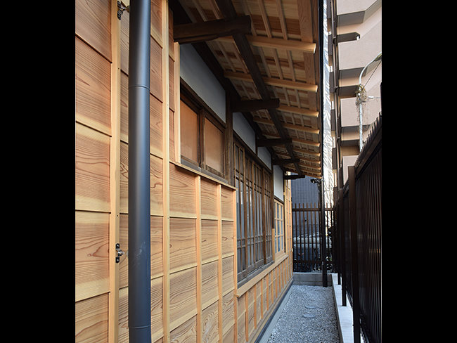 Shitami-itabari (weather boards)