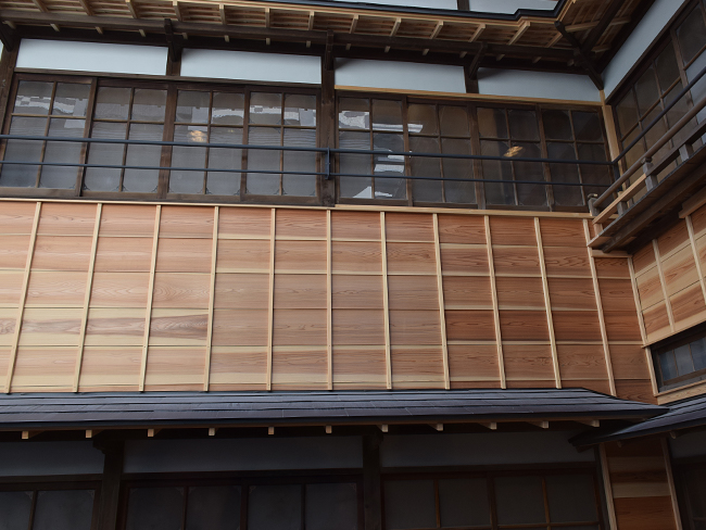 Shitami-itabari (weather boards)